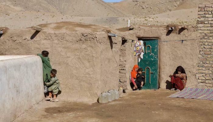 “Hanya roti dan teh”: WFP mengatakan pemotongan bantuan ke Afghanistan membuat jutaan orang kelaparan musim dingin ini
