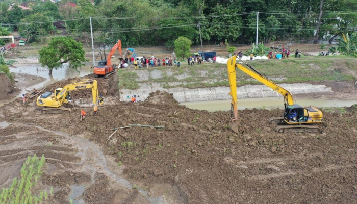 Penanganan Banjir Demak, Kementerian PU Lakukan Perbaikan Darurat 2 Titik Tanggul Jebol Sungai Tuntang
