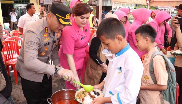 Polres Pelabuhan Makassar, Membagikan Makanan Bergizi Gratis bagi pelajar di Makassar