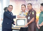 Kejati Sulsel Terima Penghargaan dari Kanwil DJBC Sulawesi Bagian Selatan Atas Sinergi Penyelesaian Perkara Kepabeanan dan Cukai