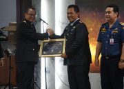 Bea Cukai Makassar Terima Penghargaan melalui Program National Logistic Ecosystem