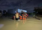 Lagi lagi Antang Terendam Banjir, Sat Brimob Polda Sulsel Terjunkan Tim SAR