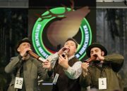 Anda pikir Anda bisa berteriak seperti rusa jantan? Pemburu Jerman berkompetisi dalam kejuaraan nasional memanggil rusa