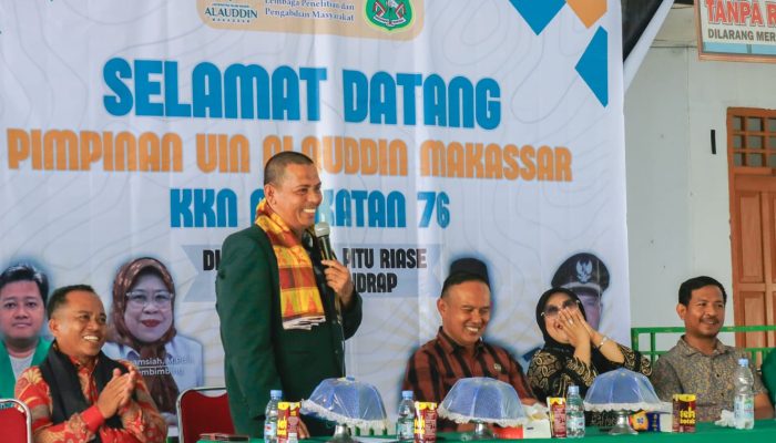 Kepala Biro AUPK UIN Alauddin Makassar Kunjungi Mahasiswa KKN Angkatan 76 di Pitu Riase