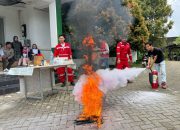 Peringati Bulan K3 Nasional, Pertamina Patra Niaga Regional Sulawesi Gelar Sosialisasi Penggunaan APAR di Kampus ITEKES Tri Tunas Nasional Makassar