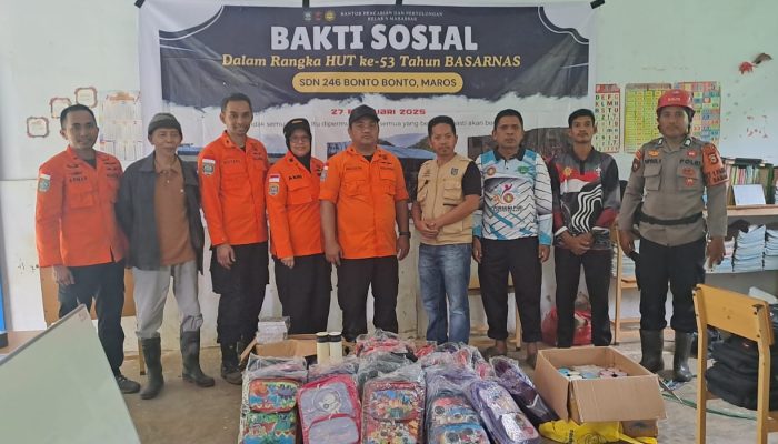 Jelang HUT ke-53, Basarnas Makassar Salurkan Bantuan ke Sekolah di Pedalaman