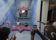 Museum Paradox Miami mengajak pengunjung menjelajahi rumah hiburan abad ke-21 yang dipenuhi ilusi yang membingungkan