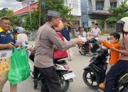 Berbagi di Bulan Puasa, Kapolres Pimpin Pembagian Takjil Alumni Bintara Polri 1999/2000 di Tolitoli