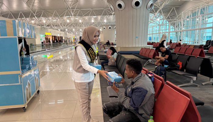 Bandara Sultan Hasanuddin Bagikan 6.000 Takjil Gratis Untuk Penumpang