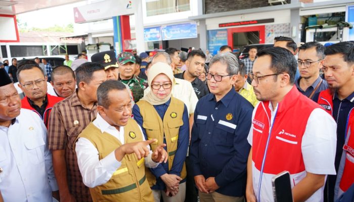 Jelang Idul Fitri, Menteri ESDM Cek Langsung Stok dan Kualitas BBM di Bau Bau