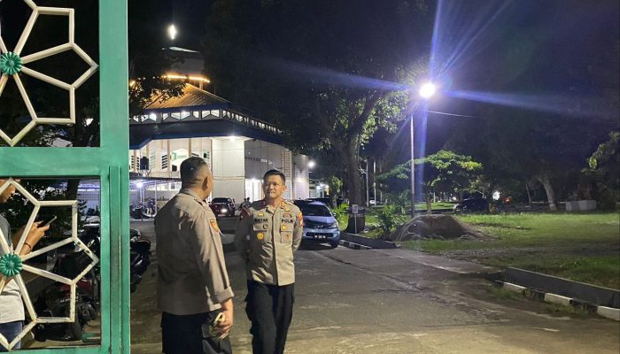 Kapolres Turun Langsung Pantau Pengamanan Pelaksanaan Sholat Tarwih di Masjid Agung Tolitoli