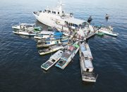 Mudik Lebaran Idul Fitri 1446 H/2025 M, Lantamal VI Pantau Keamanan Jalur Laut Makassar dan Berbagi Takjil Bersama Nelayan