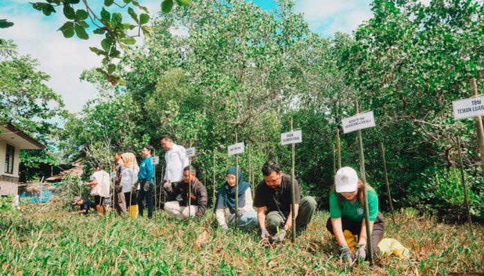 Pertamina Patra Niaga IT Bitung Gaungkan Semangat Pelestarian Lingkungan yang Inklusif Lewat Aksi Bersih Pantai dan Penanaman Mangrove
