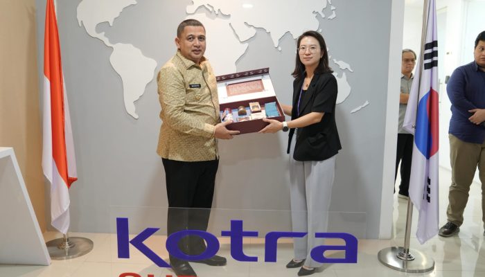 Munafri Perkenalkan Souvenir UMKM Dekranasda Makassar ke Duta Luar Negeri