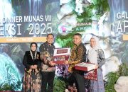 Melinda Aksa Dampingi Wali Kota Munafri Berikan Cinderamata Dekranasda Makassar ke Pengurus APEKSI