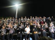 Wali Kota Munafri Bersama Ketua TP PKK Melinda Aksa Menyaksikan Atraksi Water Laser di Wisata Kenjeran