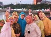 Aliyah Mustika Ilham Dampingi Menteri PPPA RI Nikmati Sunset Pantai Losari