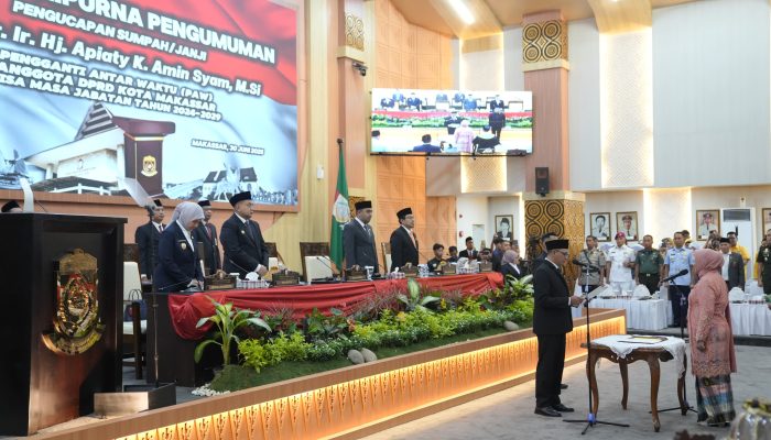 Munafri-Aliyah Hadiri Pengukuhan PAW Prof. Dr. Apiaty K. Amin Syam di DPRD Kota Makassar