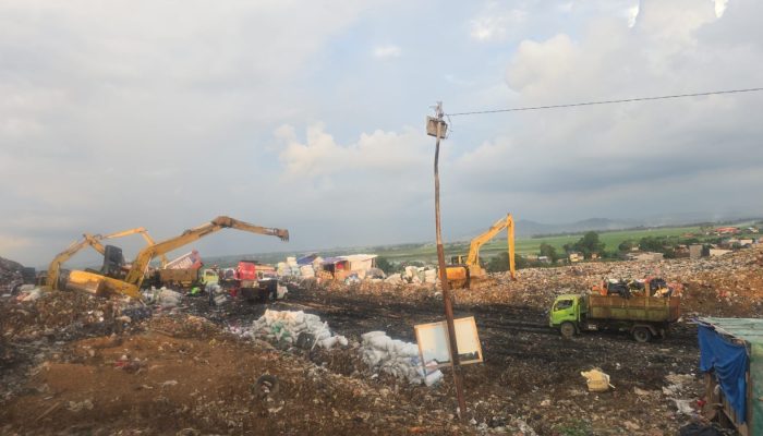 Pemkot Makassar Siapkan Solusi Jangka Panjang untuk Atasi Antrian Truk Sampah di TPA Antang