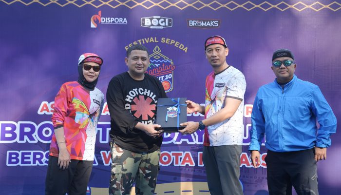 Wali Kota Munafri Lepas Komunitas  Brompton Day Out, Makassar Siap Sambut Ribuan Tamu