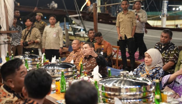 Dari Atas Kapal Phinis, Munafri-Aliyah Bahas Pendidikan Bersama Mendikdasmen