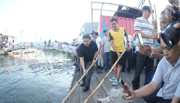 Wali Kota Munafri Pimpin Langsung Jumat Bersih dan Bersihkan Kanal di Mariso