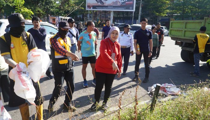 Jaga Ikon Kota, Munafri dan Aliyah Pimpin Aksi Bersih di Losari, Wujudkan Kota Bebas Sampah