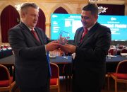 Wali Kota Munafri Teguhkan Persahabatan Global, Serahkan Cenderamata Ikonik ke Wali Kota Vienna