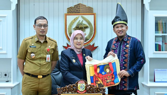 Kunjungi Pemkot Makassar, Wakil Wali Kota Kendari Terkesima Tulisan Lontara yang Menjadi Identitas Masyarakat Sulawesi Selatan