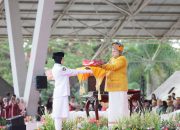 Pimpin Upacara Penurunan Bendera, Munafri Tampil dengan Pakaian Adat Toraja