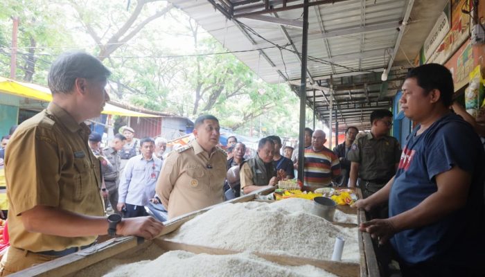 Wali Kota Makassar Sidak Pasar Pabaeng-baeng, Pastikan Harga Pangan Stabil dan Pasar Tertata Rapi