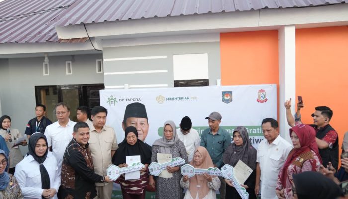 Munafri Dampingi Tito Karnavian dan Maruarar Sirait Serahkan Rumah Gratis untuk Keluarga Korban Demonstrasi