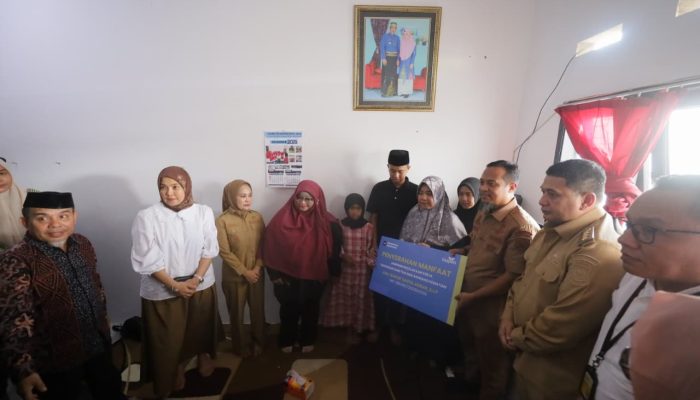 Gubernur dan Wali Kota Makassar Dampingi Penyerahan Santunan ASN Korban Kebakaran DPRD