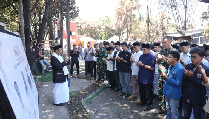Pemkot dan Mahasiswa Gelar Sholat Ghaib Bagi Korban Insiden di Kantor DPRD Makassar