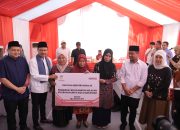 Munafri–Aliyah Dampingi Mensos Serahkan 20 Rumah Knockdown dan Bantuan Pemberdayaan Nelayan Untia