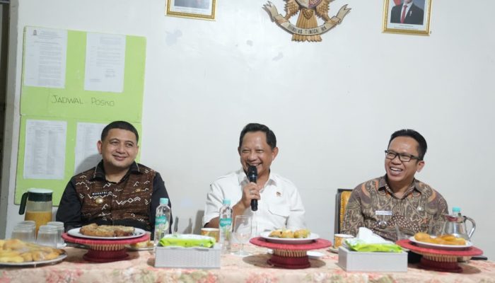 Jadi Percontohan di Makassar, Mendagri Tito Tinjau Poskamling Kelurahan Banta-Bantaeng