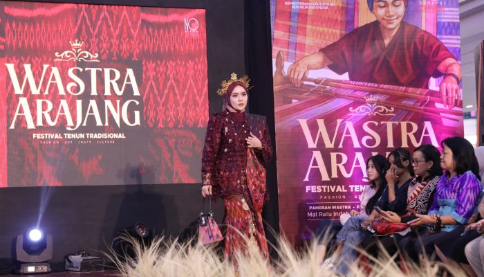 Dekranasda Makassar Pamerkan Tenun Bombang dan Tenun Lontara di Wastra Arajang 2025