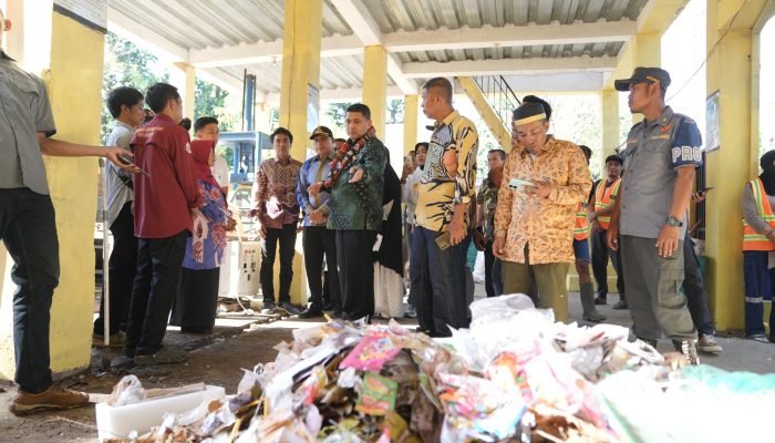 Jaga Kebersihan dan Lingkungan Pulau, Munafri Tekankan Pengelolaan Sampah