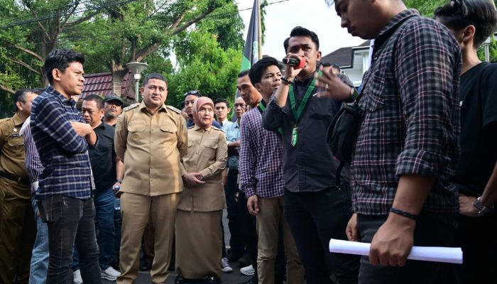 Munafri-Aliyah Jemput Aspirasi Massa HMI di Kantor Balaikota