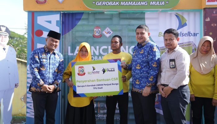 Dukung UMKM, Pemkot Makassar dan Bank Sulselbar Salurkan Bantuan Gerobak