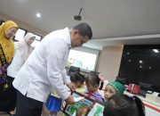 Dampingi Bunda PAUD Makassar, Munafri  Serahkan Hadiah Lomba Mewarnai Anak Semarak HAN 2025