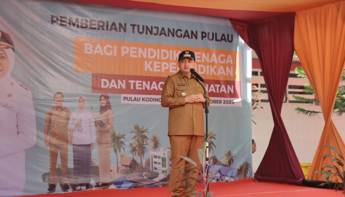 Pemkot Makassar Beri Tunjangan Tambahan Bagi Tenaga Pendidik dan Nakes di Wilayah Kepulauan