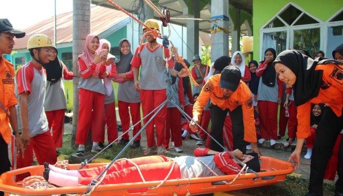Edukasi Bencana Sejak Dini, Pertamina Patra Niaga Sulawesi Simulasi Siaga Bencana Seru di SMA 8 Mandai