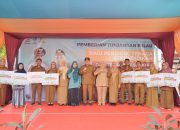 Munafri-Aliyah ke Pulau Bagikan Tunjangan Tenaga Pendidik-Kesehatan Hingga Seragam Gratis