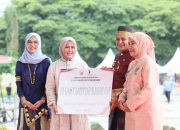 Momentum HUT ke-418, Pemkot Makassar Salurkan Beasiswa dan Penghargaan bagi Warga Teladan