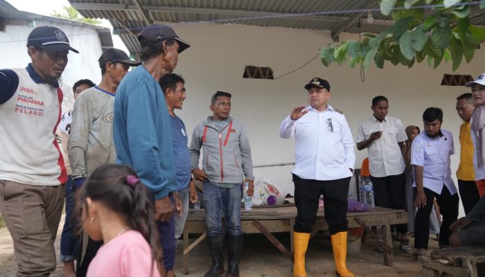 Munafri Arifuddin Turun ke Lapangan, Tinjau Jalan Berlumpur di Romang Tangayya: “Pembangunan Harus Merata Hingga Perbatasan”