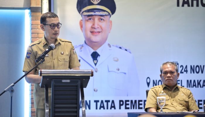 Buka Monev Kebijakan Pemerintahan, Sekda Makassar Ingatkan Camat–Lurah Berpegang pada Regulasi