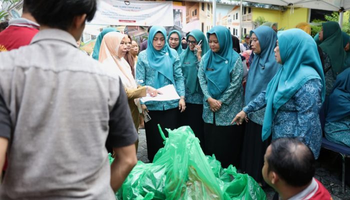 TP PKK dan Dekranasda Makassar Salurkan Bantuan Pangan untuk 850 Perempuan Pra Sejahtera