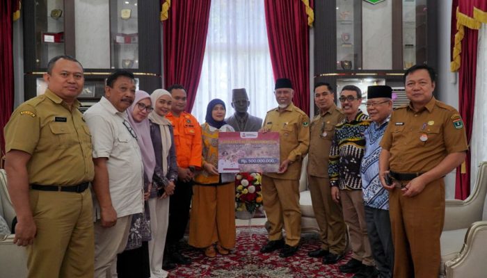 Wawali Makassar Aliyah Mustika Ilham  Serahkan Bantuan Kemanusiaan untuk Warga Terdampak Bencana Sumbar