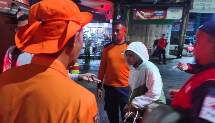BPBD Makassar Tembus Medan Berbahaya, 13 Warga Selamat dari Terjangan Air Bah di Gowa